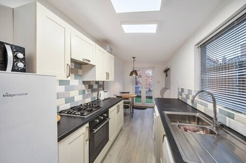 Spacious coastal cottage with enclosed garden and fireplace