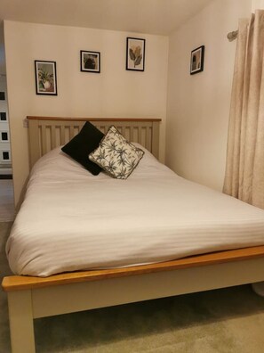 1 soverom, skrivebord, strykejern/-brett og wi-fi