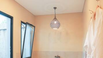 Deluxe Double Room, Courtyard View | Bathroom | Towels, soap, shampoo, toilet paper