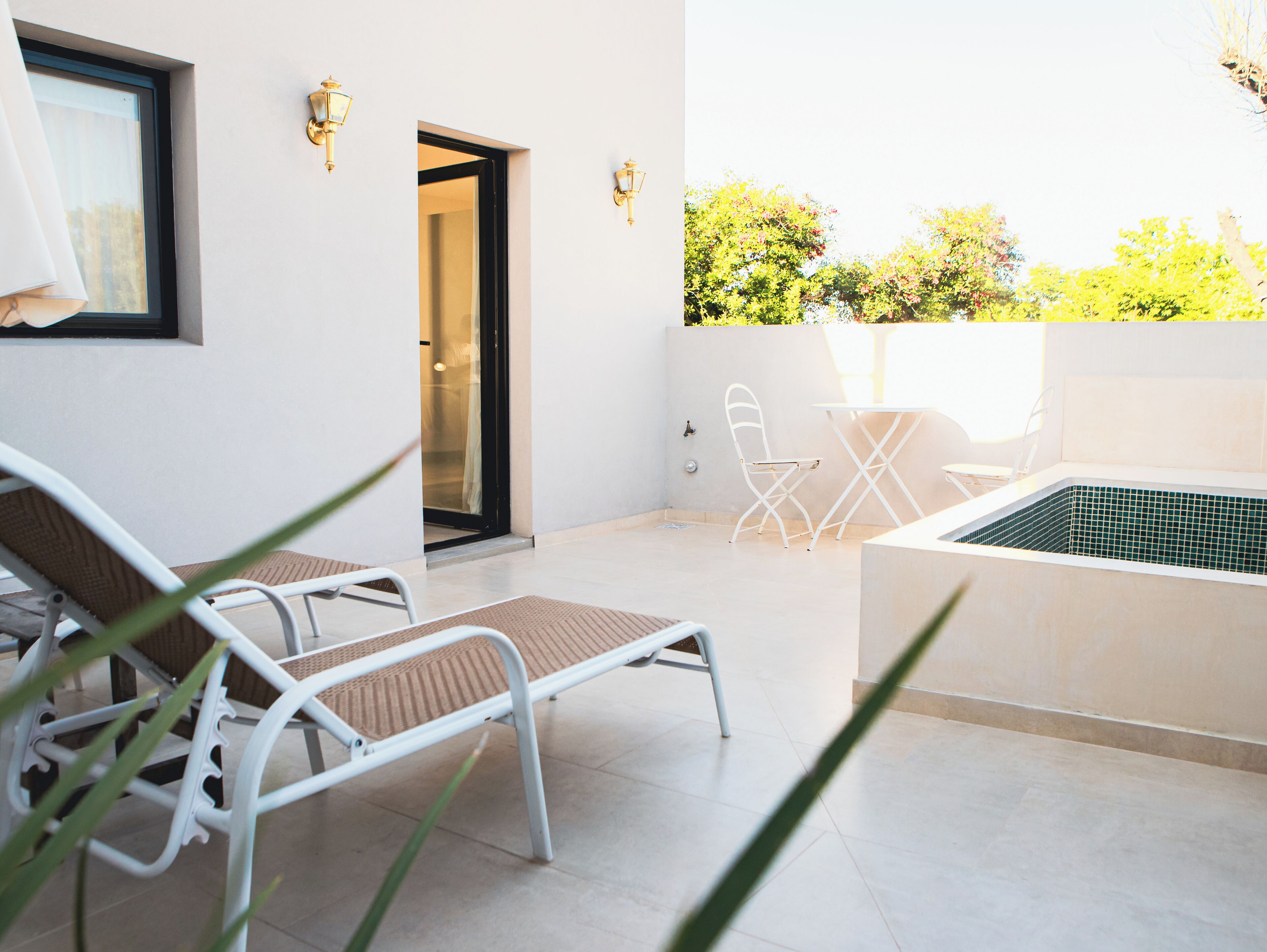 Kahden hengen deluxe-huone, näköala pihalle | Terassi/patio