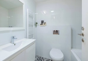 Hair dryer - 1 BR Apartment in Savyoney Tower (w/ safe room) (Jerusalem)