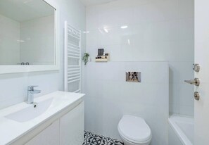 Hair dryer - 1 BR Apartment in Savyoney Tower (w/ safe room) (Jerusalem)