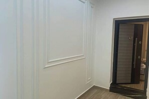 Interior - T2 Love Room with private Jacuzzi & Hammam - Cosy patio - 10 min from airport (Dar El Beïda)