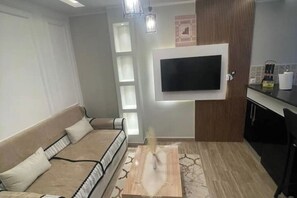 Living area - T2 Love Room with private Jacuzzi & Hammam - Cosy patio - 10 min from airport (Dar El Beïda)