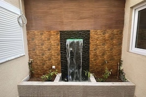 Spa - T2 Love Room with private Jacuzzi & Hammam - Cosy patio - 10 min from airport (Dar El Beïda)