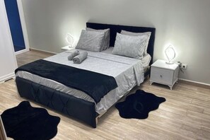 1 bedroom - T2 Love Room with private Jacuzzi & Hammam - Cosy patio - 10 min from airport (Dar El Beïda)