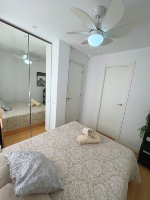 1 habitación, tabla de planchar con plancha, internet y ropa de cama 