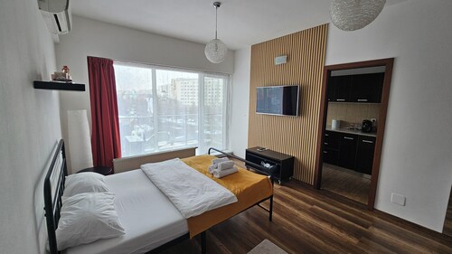 LUCA Apartament is next to Iris Mall.