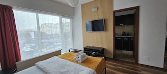 LUCA Apartament is next to Iris Mall.
