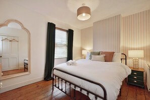 Työpöytä, silitysrauta/-lauta, vauvan matkasänky, ilmainen Wi-Fi