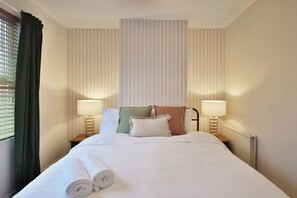 Skrivbord, strykjärn/strykbräda, resesäng och gratis wi-fi