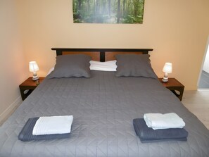 1 chambre, fer et planche Ă repasser, Wi-Fi, draps fournis