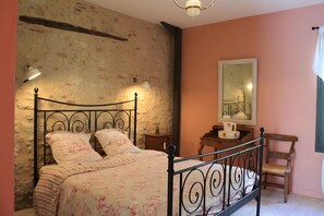 1 chambre, fer et planche à repasser, Wi-Fi, draps fournis