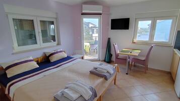 Studio ((A1) Studio Apartment with Terrace) | 9 kamar tidur