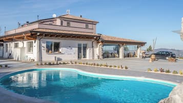 Außenpool (je nach Saison geöffnet)