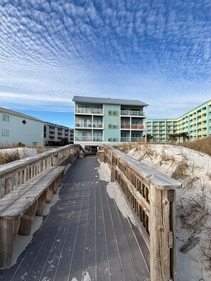 Exterior - Gorgeous Views from This 2/2 Beachside Complex (Orange Beach)