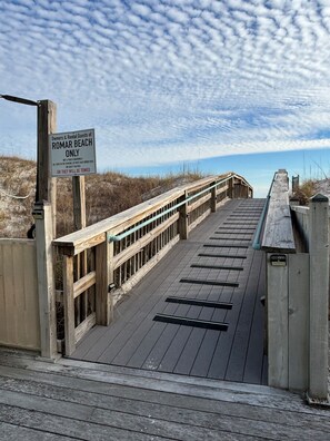 Property grounds - Gorgeous Views from This 2/2 Beachside Complex (Orange Beach)