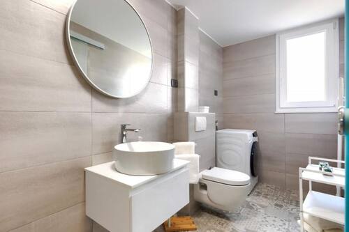 Apartament (Duplex Apartment with Sea View) | Bany | Dutxa i tovalloles