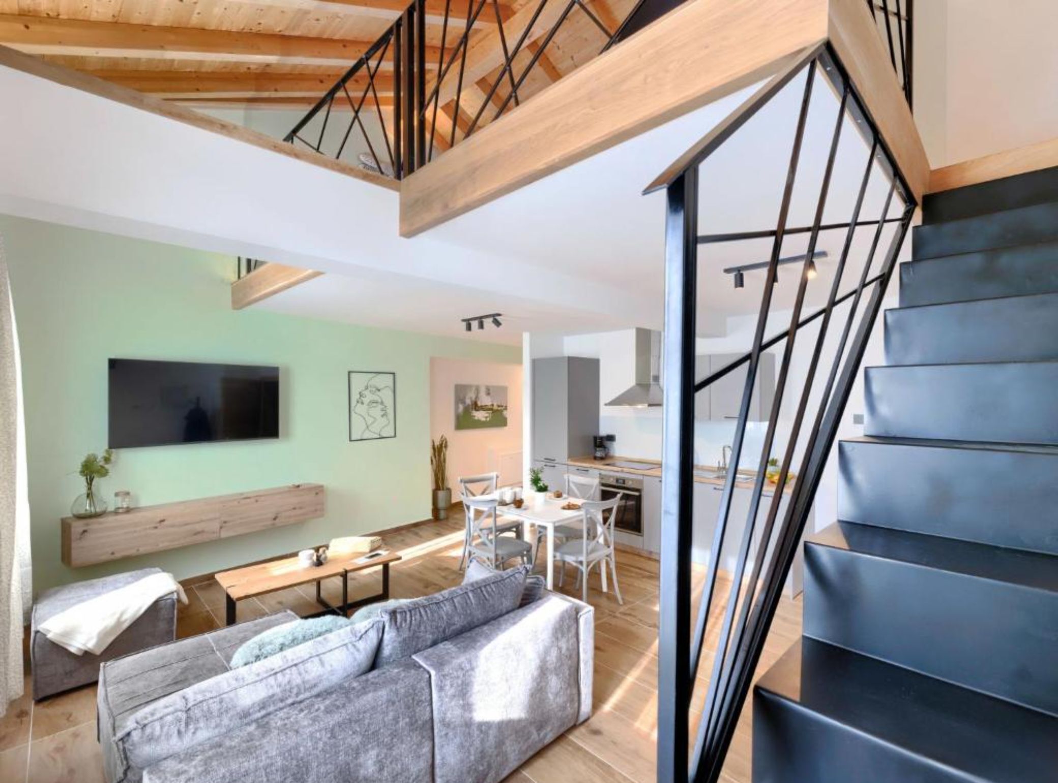 Leilighet (Duplex Apartment with Sea View) | Oppholdsrom | En 32-tommers Flatskjerm-TV med kabel-kanaler