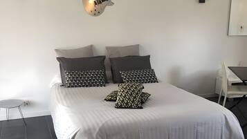 Fer et planche Ă repasser, Wi-Fi, draps fournis