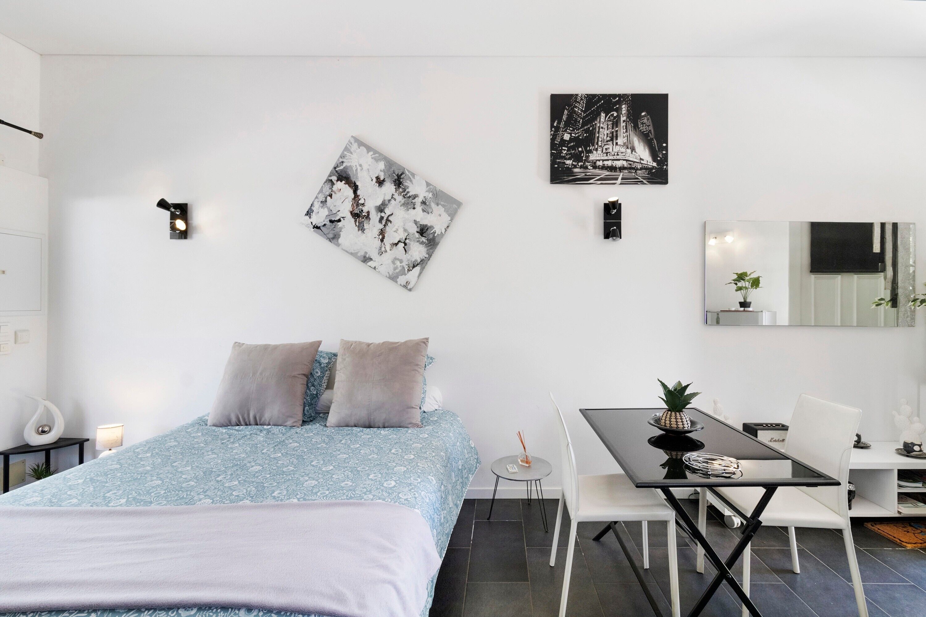 Iron/ironing board, WiFi, bed sheets