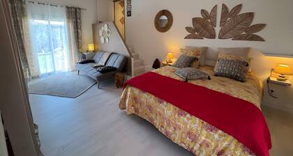 Le Pape – Guest Room with Sea View, Wi-Fi, and Air Conditioning