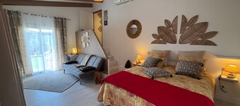 Le Pape – Guest Room with Sea View, Wi-Fi, and Air Conditioning