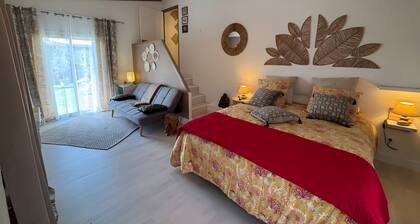 Le Pape – Guest Room with Sea View, Wi-Fi, and Air Conditioning