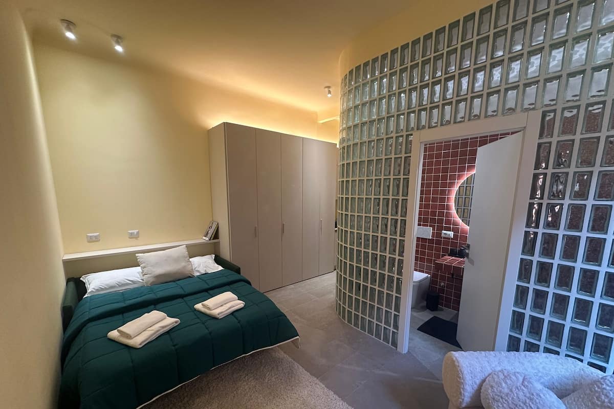 Apartment (1 Bedroom) | 1 bedroom, bed sheets