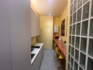 Appartamento (1 Bedroom) | Cucina privata | Microonde, macchina per caffè espresso, bollitore elettrico