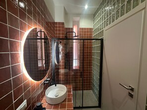 Departamento (1 Bedroom) | Baño | Regadera, toallas, papel de baño 