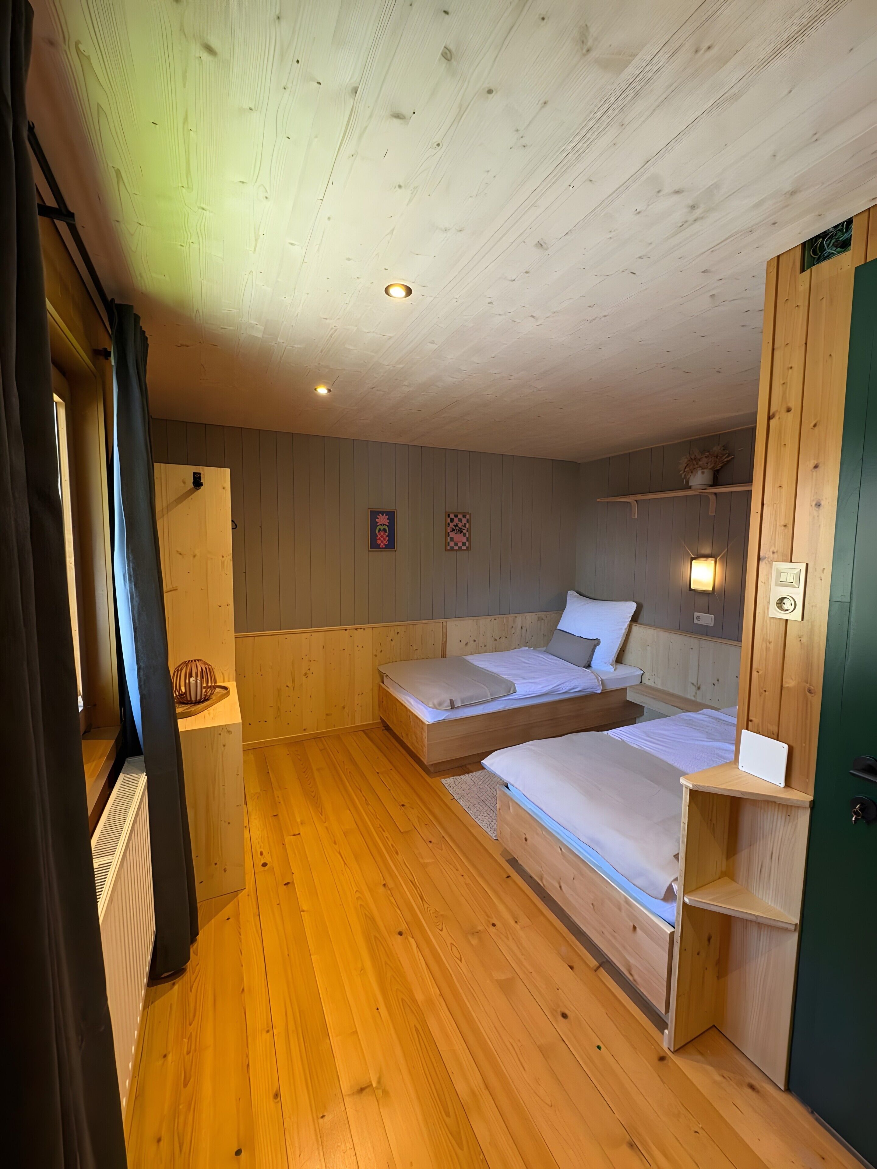 2 slaapkamers, een strijkplank/strijkijzer, wifi, beddengoed