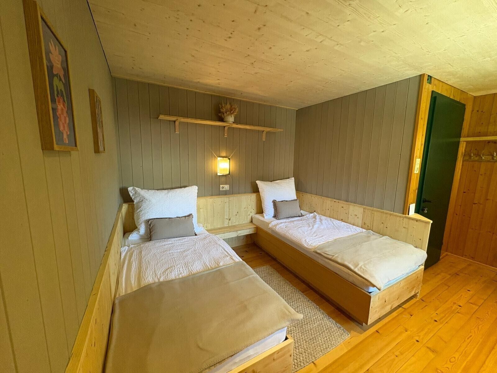 2 slaapkamers, een strijkplank/strijkijzer, wifi, beddengoed