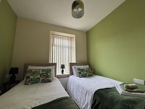 Iron/ironing board, Internet, bed sheets