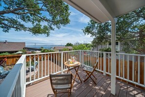 Outdoor dining - 3999 Stay at "Cottage by the Sea" in Monterey (Monterey)