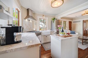 Fridge, microwave, oven, stovetop - 3999 Stay at "Cottage by the Sea" in Monterey (Monterey)