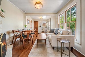 Smart TV, fireplace - 3999 Stay at "Cottage by the Sea" in Monterey (Monterey)