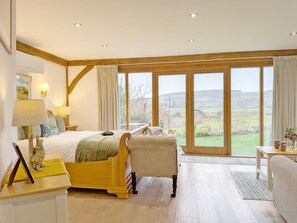 3 bedrooms, iron/ironing board, WiFi, bed sheets - The A Barn - Houghton -  a barn conversion that sleeps 6 guests  in 3 bedrooms (Houghton)