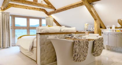 The A Barn - Houghton - a barn conversion that sleeps 6 guests in 3 bedrooms