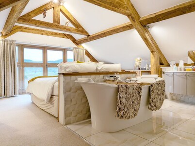 The A Barn - Houghton - a barn conversion that sleeps 6 guests in 3 bedrooms