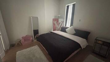 2 chambres, fer et planche à repasser, accès au Wi-Fi (inclus)