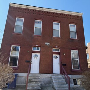 Exterior - Charming, Retro, spacious 2 BR townhome historic Old St. Louis Place. (St. Louis)