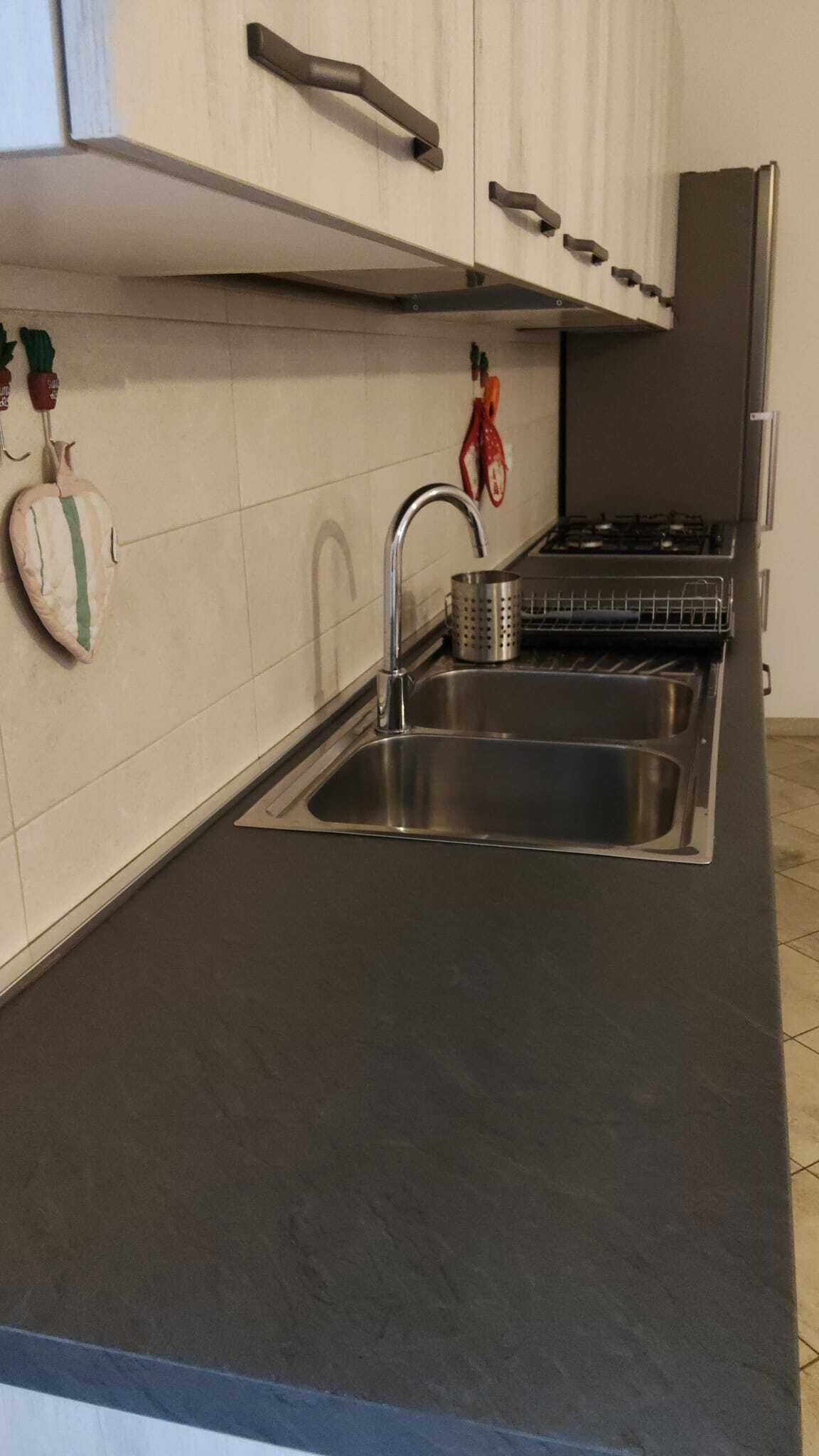 Frigorifero, forno, piano cottura, lavastoviglie