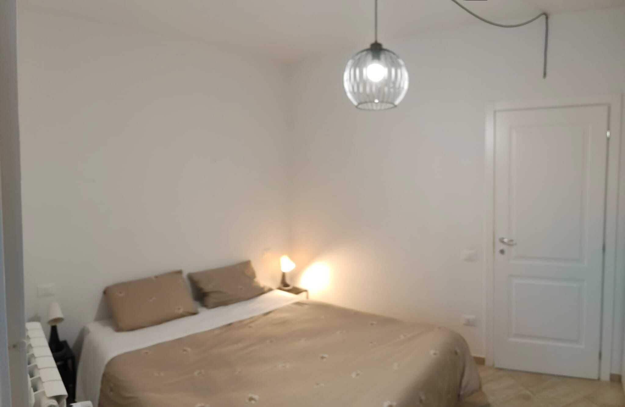 2 camere, una scrivania, ferro/asse da stiro, culla da viaggio