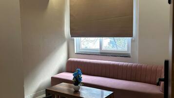 Suite monolocale Deluxe | Area soggiorno | Stampante