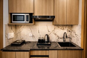 Frigobar, micro-ondas, lava-louças