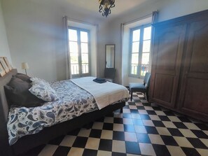 3 chambres, fer et planche à repasser, accès Internet, draps fournis