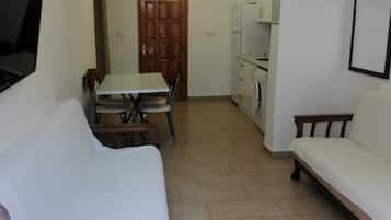 Classic Apartment, Garden View | Living area