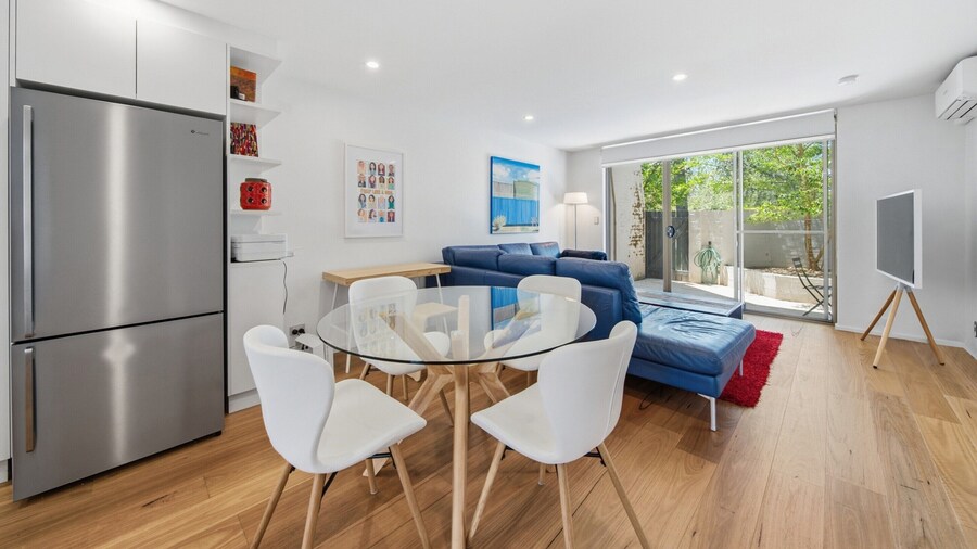 Spacious Bright Apartment With Courtyard and BBQ