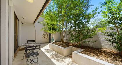 Spacious Bright Apartment With Courtyard and BBQ